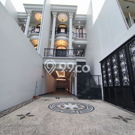 Rumah Elit Modern Tanpa Renovasi di Pejaten Jakarta Selatan Rumah Elit Modern Tanpa Renovasi di Pejaten Jakarta Selatan