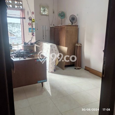 Rumah Modern 4 KT di Cikini Jakarta Pusat Rumah Modern 4 KT di Cikini Jakarta Pusat