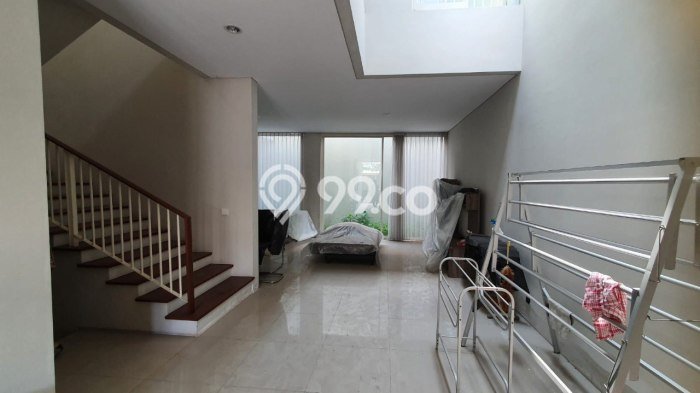 Rumah Siap Pakai di Lakarsantri, Surabaya, Luas 162m2m² Bangunan 207m2m² Rumah Siap Pakai di Lakarsantri, Surabaya, Luas 162m2m² Bangunan 207m2m²
