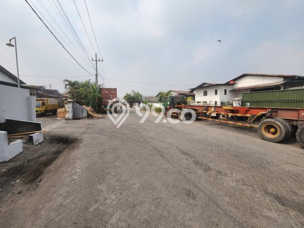 Gudang Dijual di Surabaya LT 1050m2 & LB 735m2 Lokasi Terbaik! Gudang Dijual di Surabaya LT 1050m2 & LB 735m2 Lokasi Terbaik!