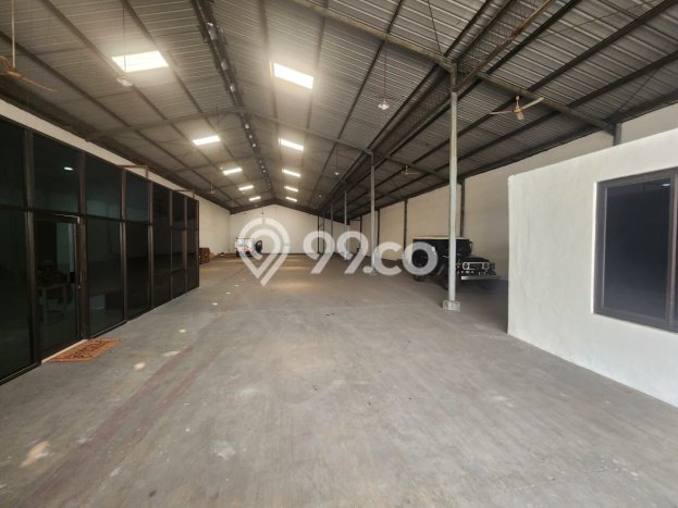 Gudang Dijual di Surabaya LT 1050m2 & LB 735m2 Lokasi Terbaik! Gudang Dijual di Surabaya LT 1050m2 & LB 735m2 Lokasi Terbaik!