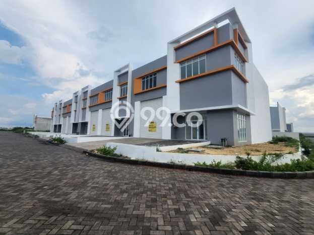 Gudang Area Strategis Kawasan Manyar, Luas 324m2m², Siap Usaha Gudang Area Strategis Kawasan Manyar, Luas 324m2m², Siap Usaha