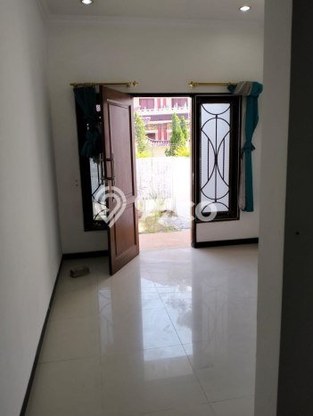 Rumah Strategis Modern Lb 100m2 di Wiyung, Surabaya Rumah Strategis Modern Lb 100m2 di Wiyung, Surabaya