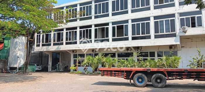 Unit Gudang Dijual di Menganti Gresik Luas Bangunan 2296m2 Unit Gudang Dijual di Menganti Gresik Luas Bangunan 2296m2