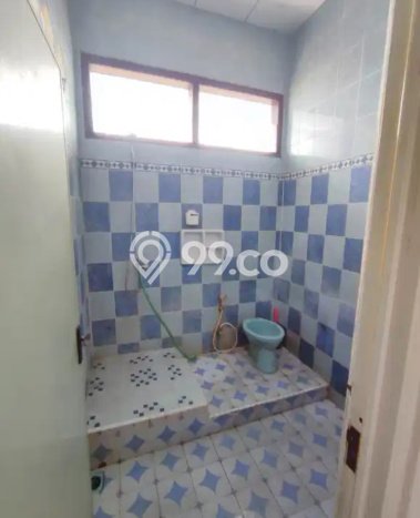 For Sale Rumah 4 Kamar Lokasi Ideal Nyaman dan Strategis di Waru For Sale Rumah 4 Kamar Lokasi Ideal Nyaman dan Strategis di Waru