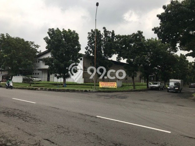 Jual Gudang Area Komersial di Jababeka, Luas 2000m², Jalan Raya Jual Gudang Area Komersial di Jababeka, Luas 2000m², Jalan Raya