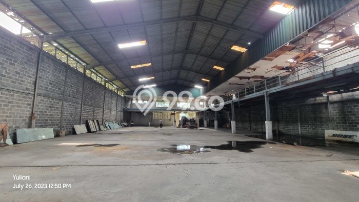 Jual Gudang Area Komersial di Jababeka, Luas 2000m², Jalan Raya Jual Gudang Area Komersial di Jababeka, Luas 2000m², Jalan Raya