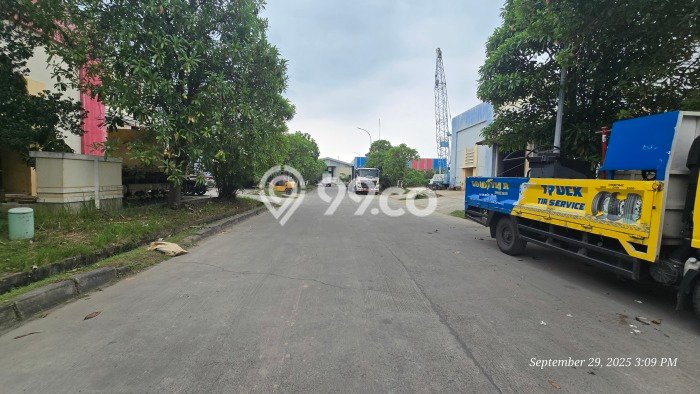 Area Ramai! Pabrik Dijual di Tarumajaya untuk Bisnis Luas Bangunan 810m2 Area Ramai! Pabrik Dijual di Tarumajaya untuk Bisnis Luas Bangunan 810m2