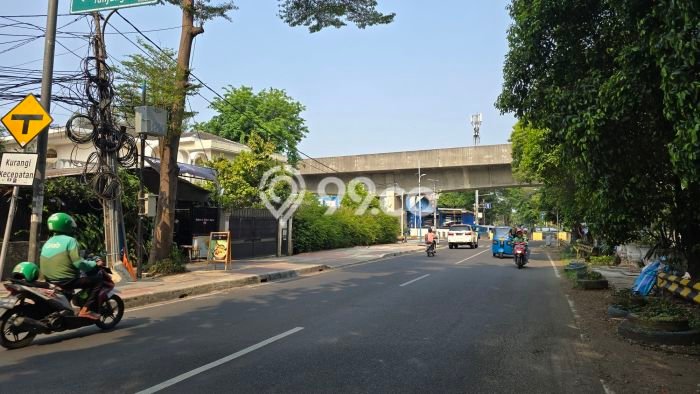 Dijual Rumah Mewah Megah Dengan View Eksklusif di Pulomas, Jakarta Timur Dijual Rumah Mewah Megah Dengan View Eksklusif di Pulomas, Jakarta Timur