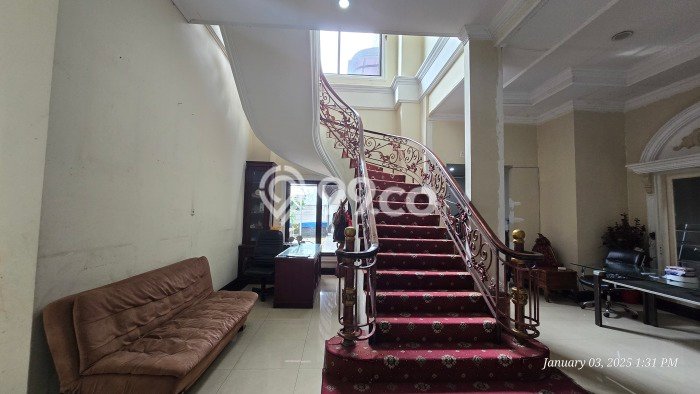 Rumah Mewah LB 668m2 Siap Huni Desain Elegan di Kota Legenda, Bekasi Rumah Mewah LB 668m2 Siap Huni Desain Elegan di Kota Legenda, Bekasi