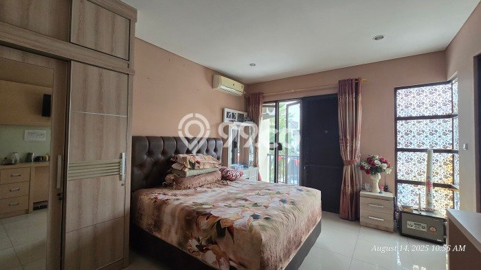 Rumah Elit Modern Tanpa Renovasi di harapan indah Bekasi Rumah Elit Modern Tanpa Renovasi di harapan indah Bekasi