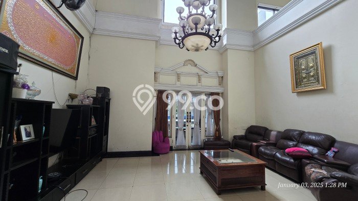 Rumah Mewah LB 668m2 Siap Huni Desain Elegan di Kota Legenda, Bekasi Rumah Mewah LB 668m2 Siap Huni Desain Elegan di Kota Legenda, Bekasi