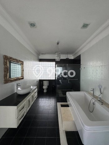 Vila Tenang Kawasan , Ukuran 550m2m², Akses ke berbagai kebutuhan Vila Tenang Kawasan , Ukuran 550m2m², Akses ke berbagai kebutuhan