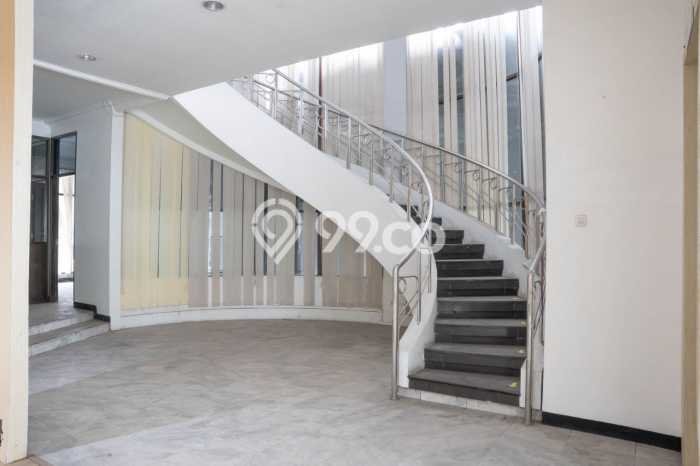 Unit Komersial Dijual di Surabaya LT 800m2 & LB 800m2 Unit Komersial Dijual di Surabaya LT 800m2 & LB 800m2
