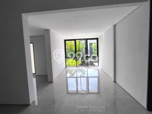 Rumah Elit Modern Siap Huni di Citraland Surabaya Rumah Elit Modern Siap Huni di Citraland Surabaya
