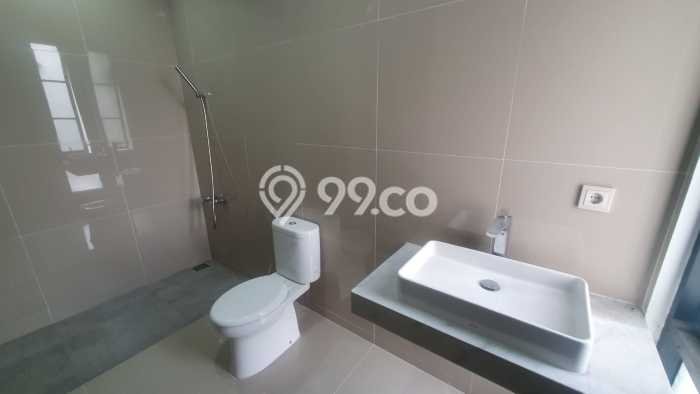 Rumah Luxury Modern Tanpa Renovasi di Citraland Surabaya Rumah Luxury Modern Tanpa Renovasi di Citraland Surabaya