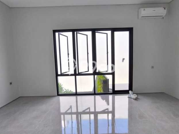 Rumah Elit Modern Siap Huni di Citraland Surabaya Rumah Elit Modern Siap Huni di Citraland Surabaya
