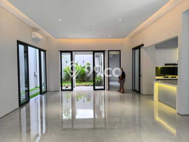 Rumah Elit Modern Siap Huni di Citraland Surabaya Rumah Elit Modern Siap Huni di Citraland Surabaya