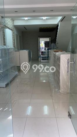 Disewakan Ruko di Kawasan Ramai Surabaya Kota Luas 300m2 Disewakan Ruko di Kawasan Ramai Surabaya Kota Luas 300m2