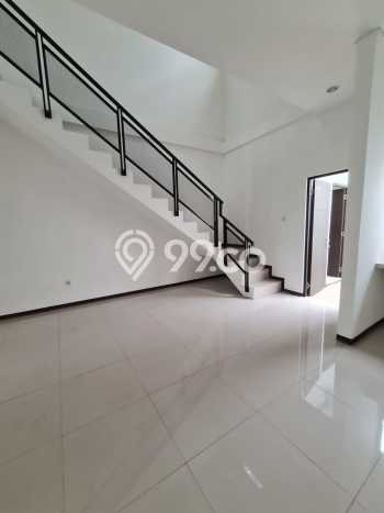 Rumah Strategis area Holis Cigondewah, Bandung, Luas 90m² Bangunan 135m² - HARGA NEGO! Rumah Strategis area Holis Cigondewah, Bandung, Luas 90m² Bangunan 135m² - HARGA NEGO!