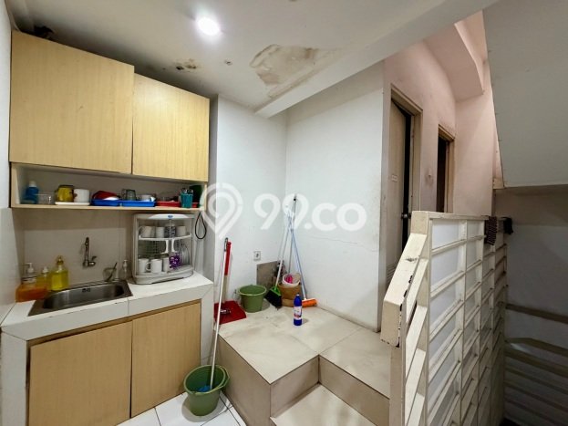 Ruko Dijual di Jakarta Barat LT 94m2 & LB 192m2 Lokasi Terbaik! Ruko Dijual di Jakarta Barat LT 94m2 & LB 192m2 Lokasi Terbaik!