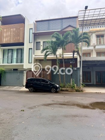 Dijual Rumah Luas Megah Dengan View Cantik di Permata Buana, Jakarta Barat Dijual Rumah Luas Megah Dengan View Cantik di Permata Buana, Jakarta Barat