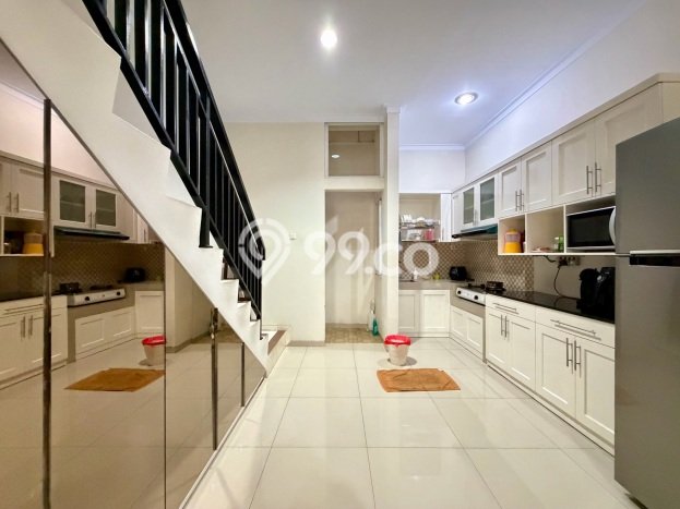 Rumah Modern 4 KT di Tanjung Duren Jakarta Barat Semi Furnished Rumah Modern 4 KT di Tanjung Duren Jakarta Barat Semi Furnished