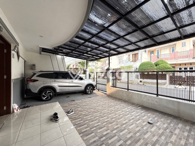 Ready to Use! Premium House LT 144m2 Desain Elegan di Permata Buana Ready to Use! Premium House LT 144m2 Desain Elegan di Permata Buana