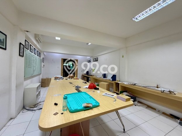 Ruko Dijual di Jakarta Barat LT 94m2 & LB 192m2 Lokasi Terbaik! Ruko Dijual di Jakarta Barat LT 94m2 & LB 192m2 Lokasi Terbaik!