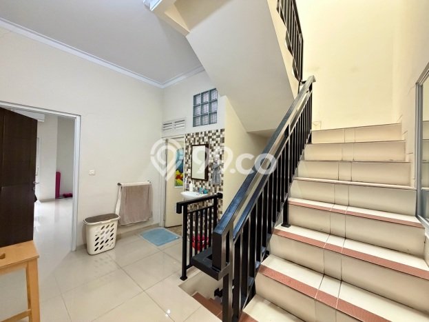 Rumah Modern 4 KT di Tanjung Duren Jakarta Barat Semi Furnished Rumah Modern 4 KT di Tanjung Duren Jakarta Barat Semi Furnished