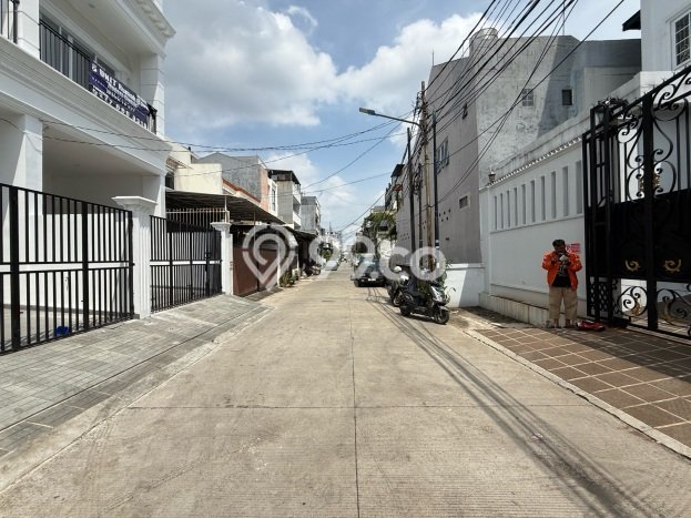 Rumah sewa siap huni 4 KT di Tanjung Duren, Jakarta Barat Rumah sewa siap huni 4 KT di Tanjung Duren, Jakarta Barat