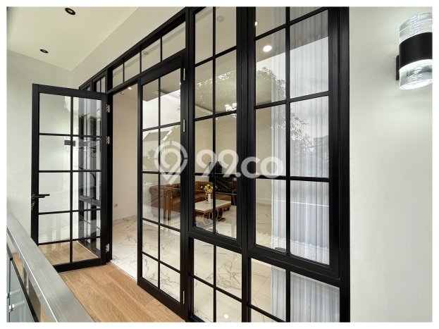 Ready to Use! Luxury House LT 75m2 Desain Elegan di Jelambar Ready to Use! Luxury House LT 75m2 Desain Elegan di Jelambar