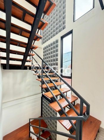 Rumah Kost untuk Dijual di Kemanggisan Punya 26 Kamar Rumah Kost untuk Dijual di Kemanggisan Punya 26 Kamar