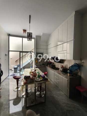 Dijual Rumah Luas Megah Dengan View Cantik di Permata Buana, Jakarta Barat Dijual Rumah Luas Megah Dengan View Cantik di Permata Buana, Jakarta Barat