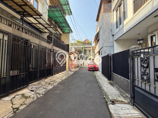 Rumah Modern 5 KT di Tanjung Duren Jakarta Barat Unfurnished Rumah Modern 5 KT di Tanjung Duren Jakarta Barat Unfurnished