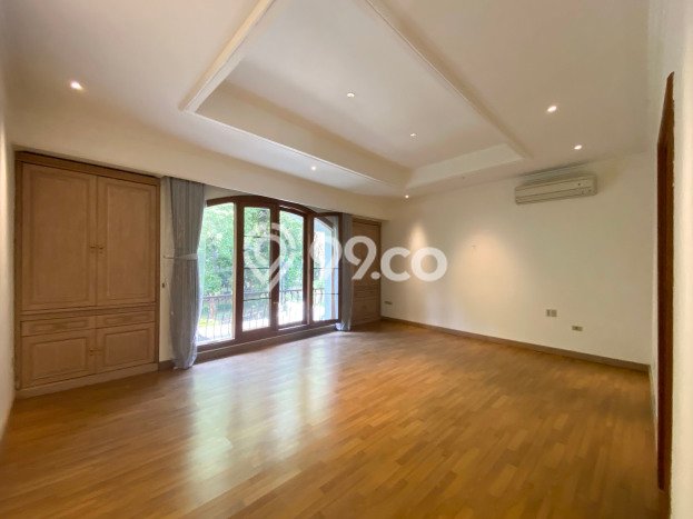 Rumah Kontrakan Prestisius 6 Kamar di Senopati Dekat Fasilitas Premium Rumah Kontrakan Prestisius 6 Kamar di Senopati Dekat Fasilitas Premium