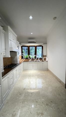 Rumah Mewah LB 500m2 Siap Huni Desain Elegan di Kemang, Jakarta Selatan Rumah Mewah LB 500m2 Siap Huni Desain Elegan di Kemang, Jakarta Selatan