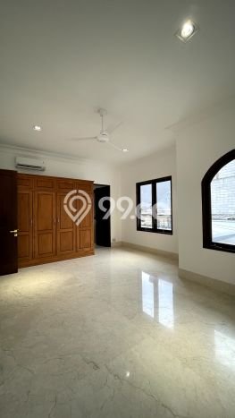 Rumah Mewah LB 500m2 Siap Huni Desain Elegan di Kemang, Jakarta Selatan Rumah Mewah LB 500m2 Siap Huni Desain Elegan di Kemang, Jakarta Selatan