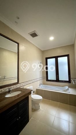 Rumah Mewah LB 500m2 Siap Huni Desain Elegan di Kemang, Jakarta Selatan Rumah Mewah LB 500m2 Siap Huni Desain Elegan di Kemang, Jakarta Selatan