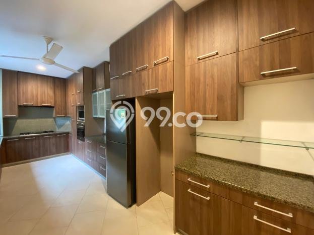Sewa Rumah Nyaman di SCBD LT 400m2 / LB 800m2 Siap Huni Sewa Rumah Nyaman di SCBD LT 400m2 / LB 800m2 Siap Huni