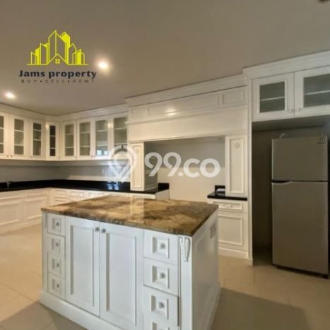 Disewakan Rumah Harga Terjangkau di SCBD Jakarta Selatan dengan 3 Kamar Tidur Disewakan Rumah Harga Terjangkau di SCBD Jakarta Selatan dengan 3 Kamar Tidur