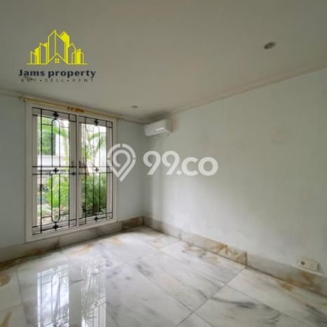 Disewakan Rumah Harga Terjangkau di SCBD Jakarta Selatan dengan 3 Kamar Tidur Disewakan Rumah Harga Terjangkau di SCBD Jakarta Selatan dengan 3 Kamar Tidur