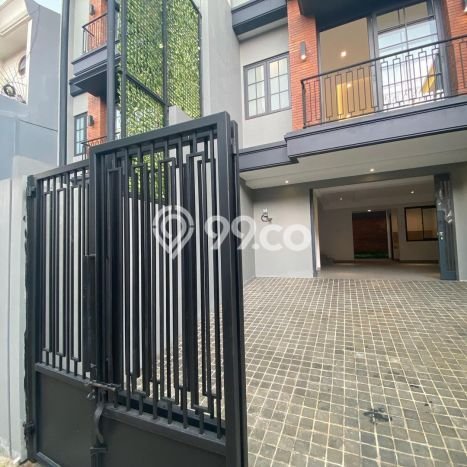 Rumah Mewah Siap Huni LT 108m2 di Cilandak, Jakarta Selatan Rumah Mewah Siap Huni LT 108m2 di Cilandak, Jakarta Selatan
