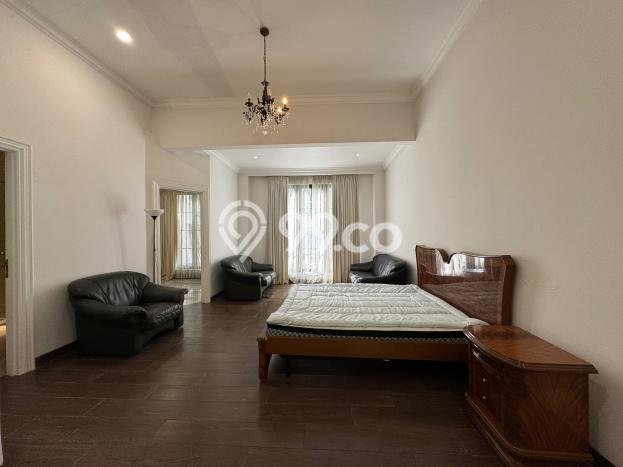 Sewa Rumah Strategis di Kemang LT 756m2 / LB 650m2 Siap Huni Sewa Rumah Strategis di Kemang LT 756m2 / LB 650m2 Siap Huni