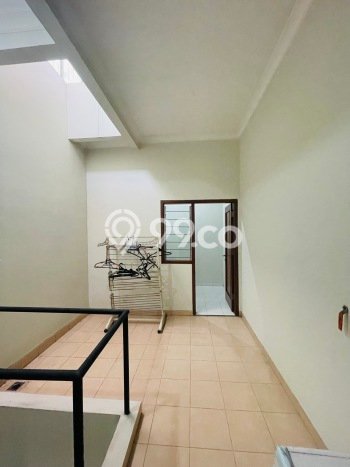 Ready to Use! Luxury House LT 266m2 Desain Modern di Kebayoran Lama Ready to Use! Luxury House LT 266m2 Desain Modern di Kebayoran Lama