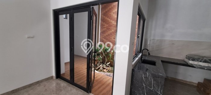 Rumah Elit Modern Tanpa Renovasi di BSD Nusaloka Tangerang Rumah Elit Modern Tanpa Renovasi di BSD Nusaloka Tangerang
