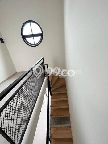 Rumah Strategis Modern Lb 125m2 di Serpong, Tangerang Selatan Rumah Strategis Modern Lb 125m2 di Serpong, Tangerang Selatan