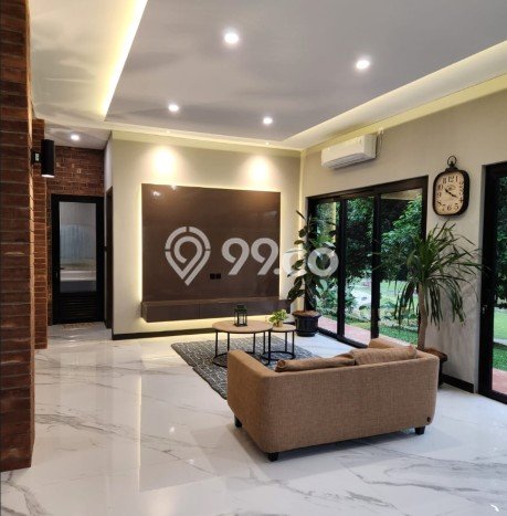 Ready to Use! Luxury House LT 256m2 Desain Elegan di BSD Ready to Use! Luxury House LT 256m2 Desain Elegan di BSD