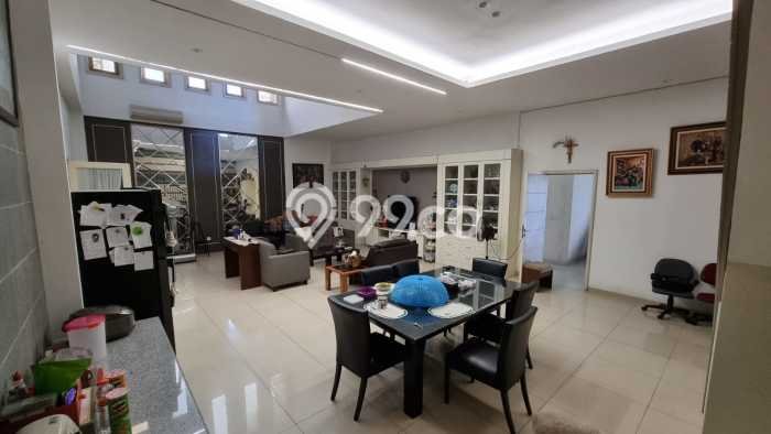 Rumah Luxury Modern Tanpa Renovasi di Sukomanunggal Surabaya Rumah Luxury Modern Tanpa Renovasi di Sukomanunggal Surabaya