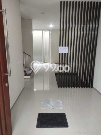 Rumah Luxury Modern Tanpa Renovasi di Citraland Surabaya Rumah Luxury Modern Tanpa Renovasi di Citraland Surabaya